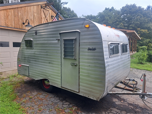 1961 Serro Scotty "Silver Side" 15 foot, RARE front kitchen model. Excellent condition